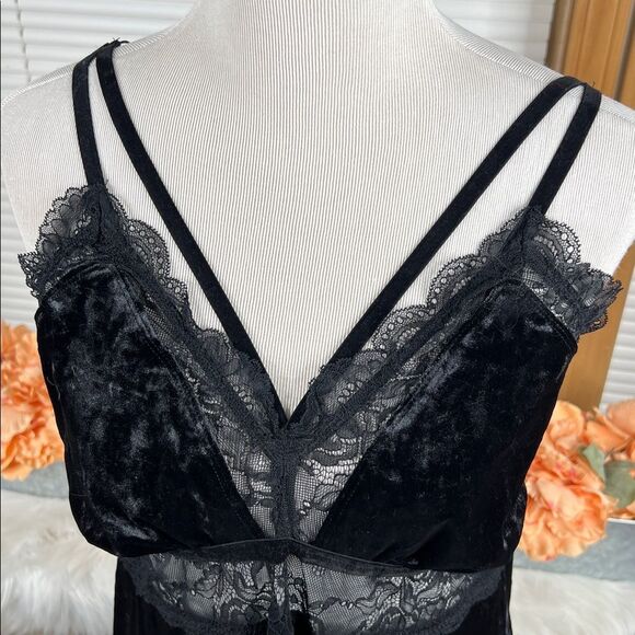 torrid Velour Lace Maxi Lingerie Slip NWT Size 2 - Picture 3 of 10
